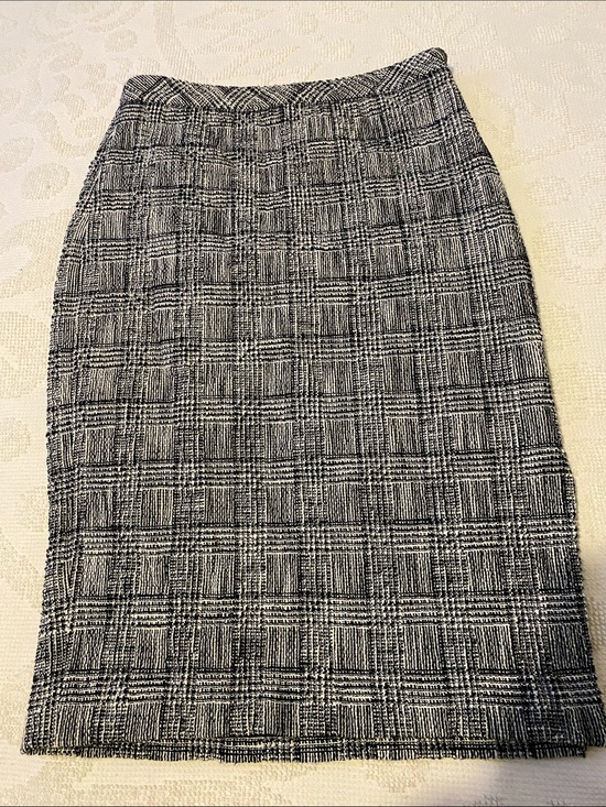 Banana Republic Dresses & Skirts - Banana Republic Black and White Plaid Pencil Skirt, thick skirt